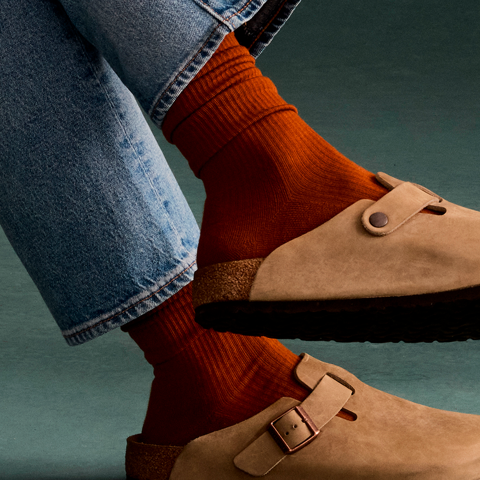 official-bombas::10034-toffee-adult-male-onmodel-0-transparent-v3.png