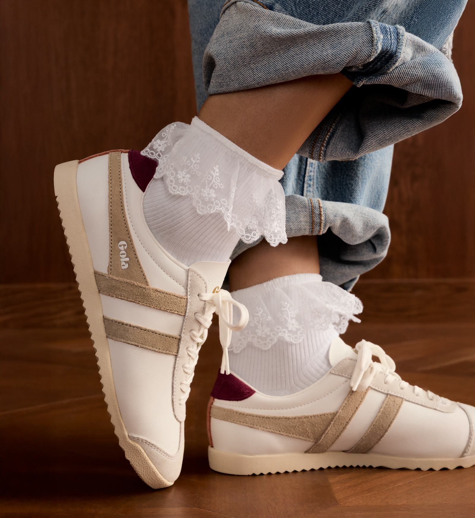 official-bombas::9966-white-adult-female-onmodel-0-transparent.png