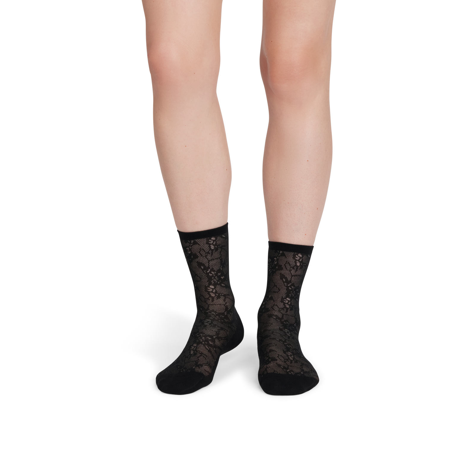 official-bombas::9996-black-adult-female-onmodel-2-transparent.png